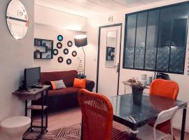 Chambres privées dans maison avec jardin-Proche LDLC-Groupama Stadium-Eurexpo, хотел в Воз-ан-Велан
