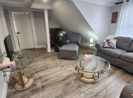 Walkerville Luxury Apt -River Views & Balcony, hotel i Windsor