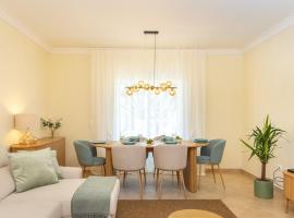 Citrus Residence, Serene Lemon Blossom Villa, hotel di Quinta do Conde