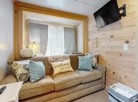 Charming Tiny Home Studio Sleeps 2 - Grill - Porch