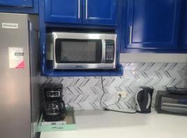 Carnbee Cozy Cottage, hotel in Bethel