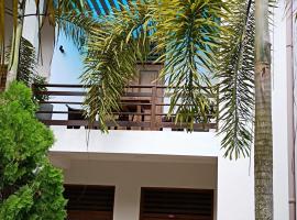 Villa Four Seasons, hotel i Mirissa