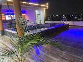 Classic Hideout Homes 2 Bedrooms, отель в городе Sotuom