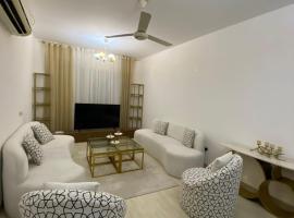 2 Bedrooms, full furnished full access apartment: Seeb şehrinde bir otel
