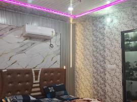 RRR RESTAURANt, hotel em Pathankot