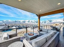 B 210 | Modern Retreat w/ Hot Tub & Views