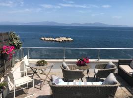 C'est la vie!, Hotel in L' Escala