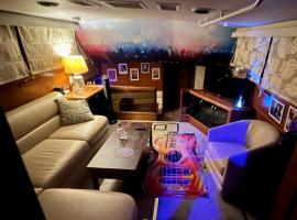 Viking Rockstar Yacht at The Perry Marina, barco em Key West