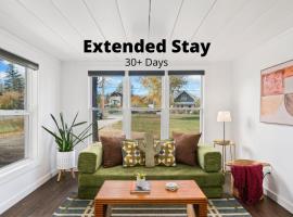 Sunset Haven Dog-friendly Home Near Trails and Lake，位于Laporte的酒店