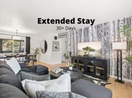 Moody Modern Getaway Walk to CSU and City Park