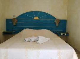 Studio vue mer, plage, bar-restaurant accès conditionné à la piscine, parking, location de voitures