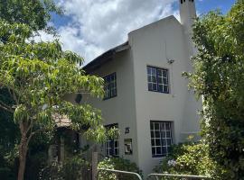 The Little Thatch Cottage, hotel em Greyton