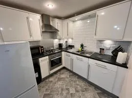 Stylish 2 Bedrooms and 2 Bathrooms Flat in Middlesbrough with Free Parking WiFi