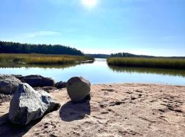New Seaside Villa with Beach Sauna and Panoramic Views, hotel in Porvoo