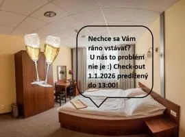 City Hotel B&B, reception 24 7, 800m od-from R1, free parking