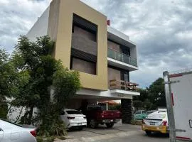 Depa Frente al Parque Central, Excelente Ubicacion