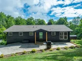 Kamp Wildcat - Family Retreat, Fire Pit, Grill, and 4 Acres!