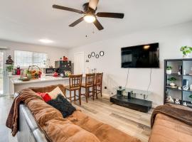 4 Mi to Joe Pool Lake! Cedar Hill Family Haven โรงแรมในซีดาร์ฮิลล์