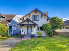 1 Mi to Historic Dtwn Dog-Friendly Everett Home!, khách sạn ở Everett