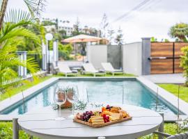 Modern Flat Just Steps From Shore, hotel in Ponta do Sol