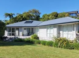 Patons Rock Latitude - Modern Getaway