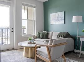 Landing Beautiful 1BD Gym Clubhouse, Hotel in Buford