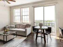 Landing Beautiful Studio Pool Clubhouse