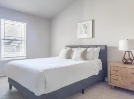 Landing Stylish 1BD Courtyard Pool