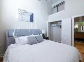 Landing Stylish 1BD Courtyard Gym