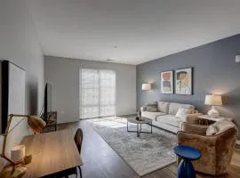 Landing Spectacular 1BD Yoga Studio Gym