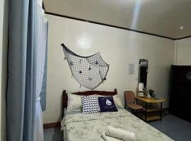 Cozy Studio Near the Beach with Free Parking by Bantayan Paw and Palm Stays, hotel a Pooc