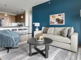 Landing Incredible 2BD Rooftop Lounge