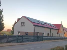 Noclegi blisko Morza i autostrady s6, hotel en Brojce