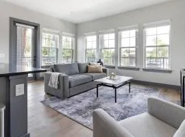 Landing Incredible 2BD Pool Clubhouse