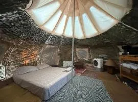 Casa de Campaña en la Pequeña Selva by Legnalife