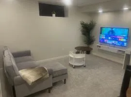 Newly Built Private Basement Suite - Quiet & Stylish