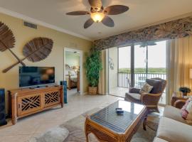 River Strand Country Club Condo with Pool Access!, hotel a Bradenton