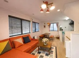 Prime Shinjuku - 12min to Kabukicho - Quiet Park Area - Entire House - 3BD 6Beds - 70 sqm 750 sqft