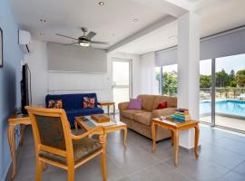 Coral Bay Sea Breeze Apartments - 2 Bedroom Apartment, Pegeia, Hotel in Peyia