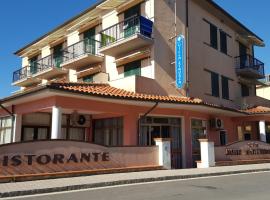 Hotel Villa Etrusca: Marina di Campo şehrinde bir otel