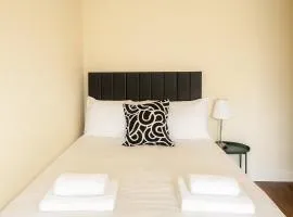 Cosy 2-Bed Flat in the Heart of Prestwich Village