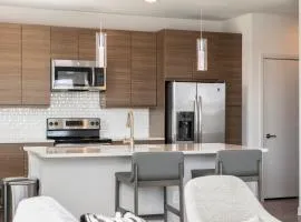 Landing Beautiful 3BD Clubhouse Pool