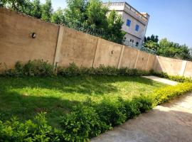 Continental, hotel em Komé