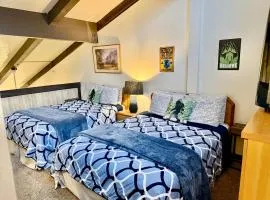 Treetop Condo in Yosemite-Sleeps 6-Balcony