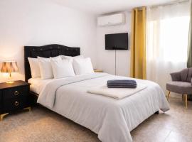 One bedroom,central location Wifi&Ac, acomoda&ccedil;&atilde;o em Cancino