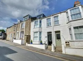4 Bed in Padstow oc-p00718