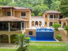 Casa Zafiro 7 bdrs private pool in Los Suenos