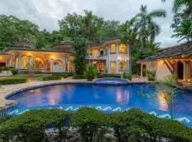 Harmon Estate 6 bdrs private pool in Los Suenos