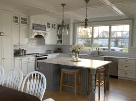 Summerwinds Oceanfront Estate, Hotel in Scarborough