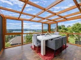 Classic Seaview Holiday Home in Shelly Park